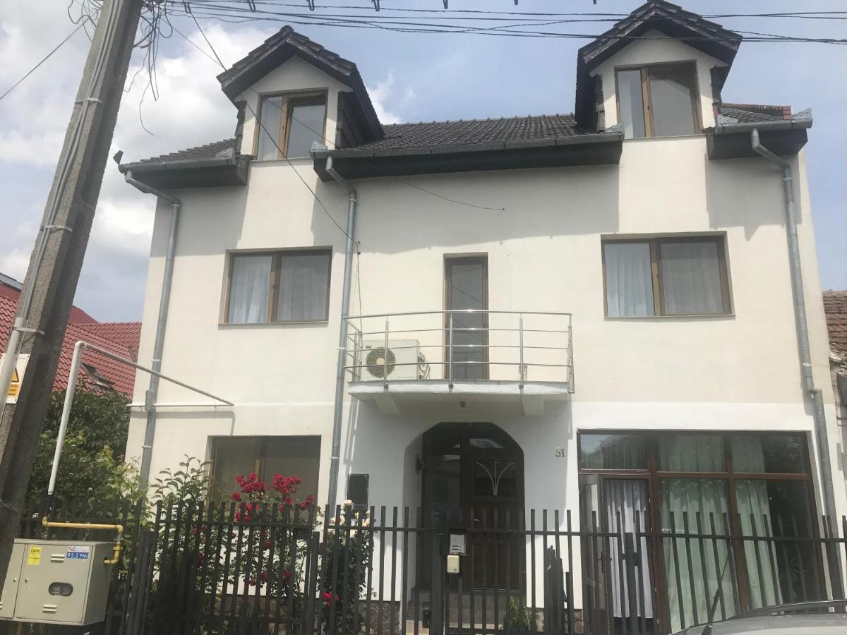 טימישוארה Spacious And Cozy 3Bd+Terrace Couples Apartment מראה חיצוני תמונה